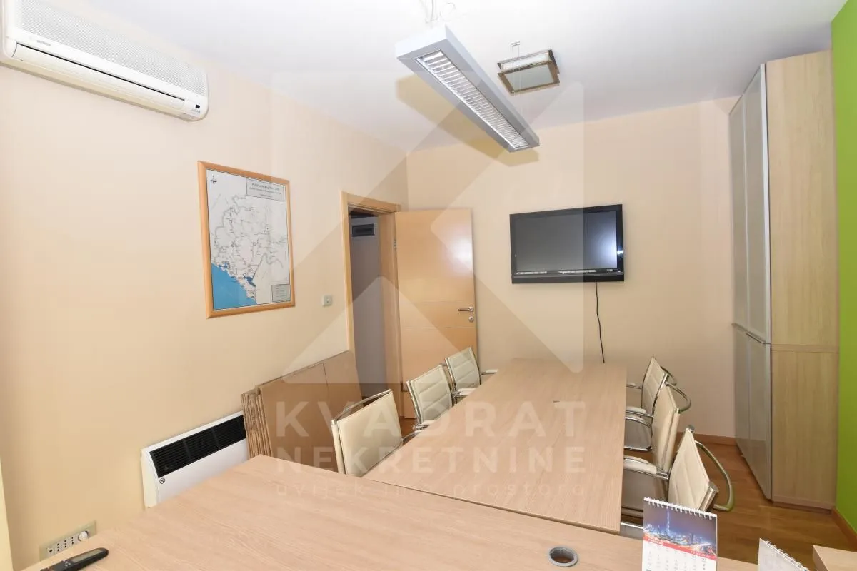 Izdavanje, poslovni prostor, 40m², Preko Morače, Podgorica