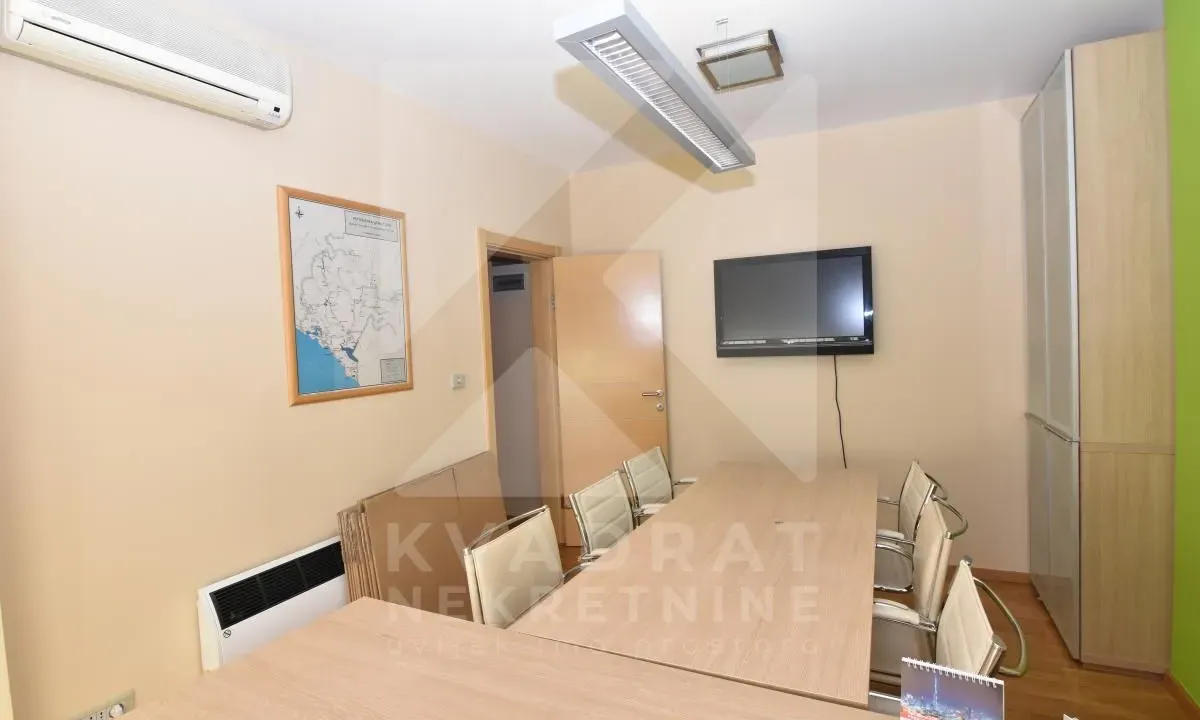 Izdavanje, poslovni prostor, 40m², Preko Morače, Podgorica