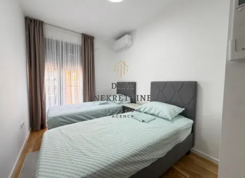 Bedroom with two single beds and access to the terrace. - image 7