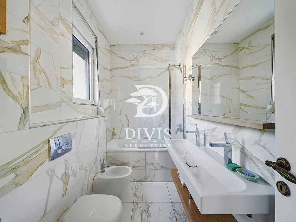 Sale, house, 500m², Zvezdin Stadion, Beograd