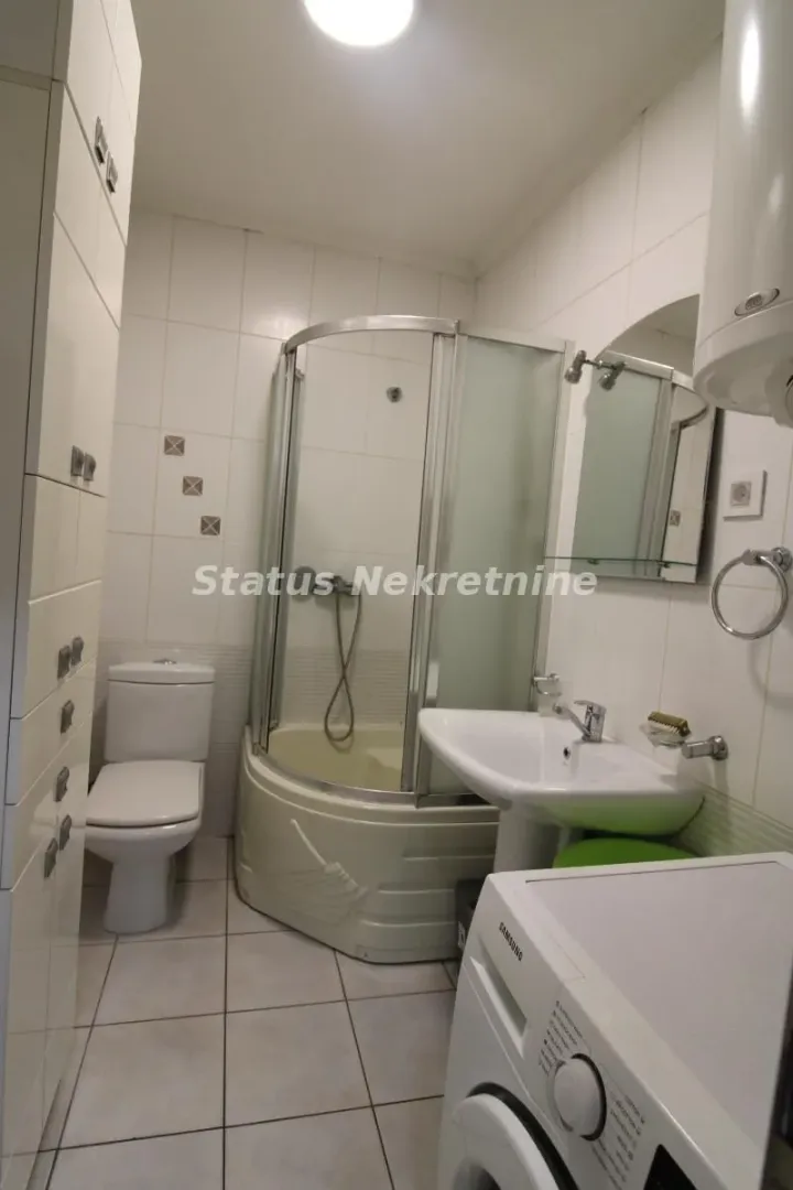 Izdavanje, garsonjera, 28m², Grbavica, Novi Sad Sve Podlokacije