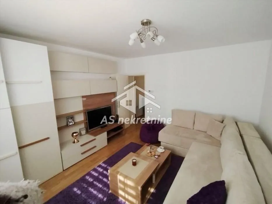 Izdavanje, trosoban stan, 70m², Vračar Sve Podlokacije, Beograd
