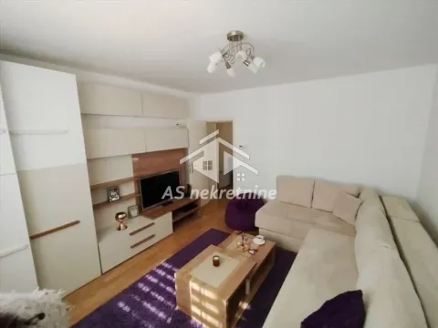 Izdavanje, trosoban stan, 70m², Vračar Sve Podlokacije, Beograd - image 2