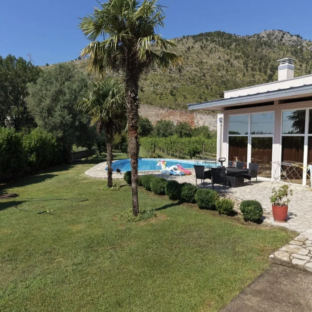 Rent, house, 250m², Tološi, Podgorica