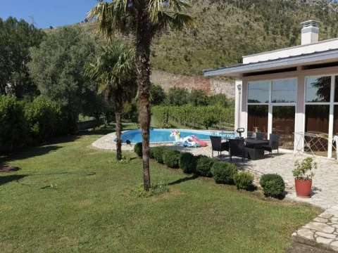 Rent, house, 250m², Tološi, Podgorica - image 5
