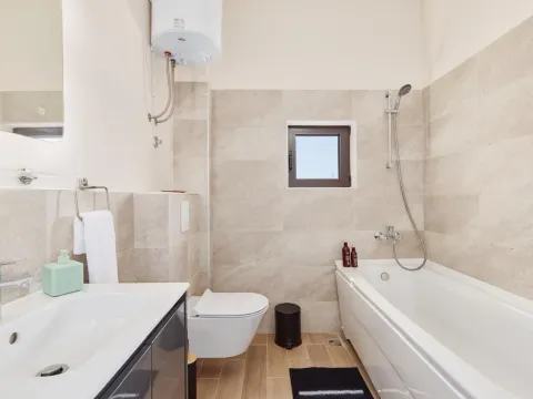 Izdavanje, trosoban stan, 80m², Mrčevac, Tivat - image 8