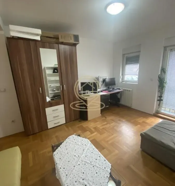Rent, one bedroom apartment, 33m², Cvetkova Pijaca, Zvezdara Sve Podlokacije