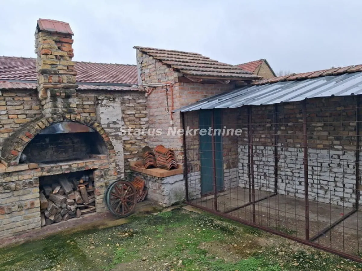 Prodaja, kuća, 180m², Futog, Novi Sad Sve Podlokacije