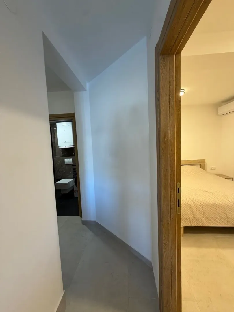 Izdavanje, jednosoban stan, 52m², Radovići, Tivat