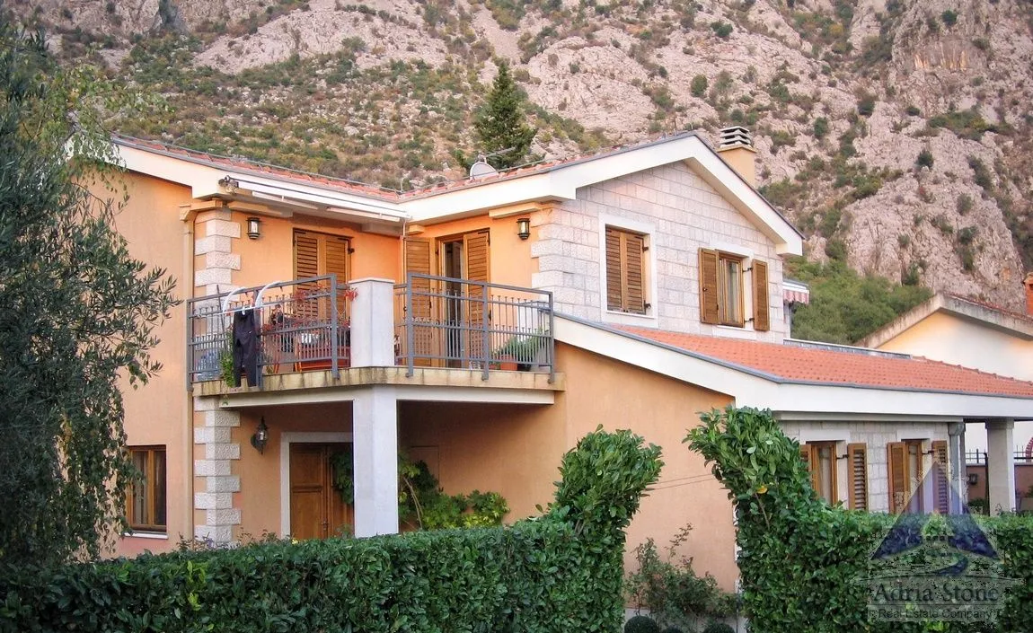 Prodaja, kuća, 300m², Orahovac, Kotor