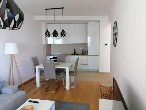 Rent, one bedroom apartment, 44m², Bečići, Budva - image 11