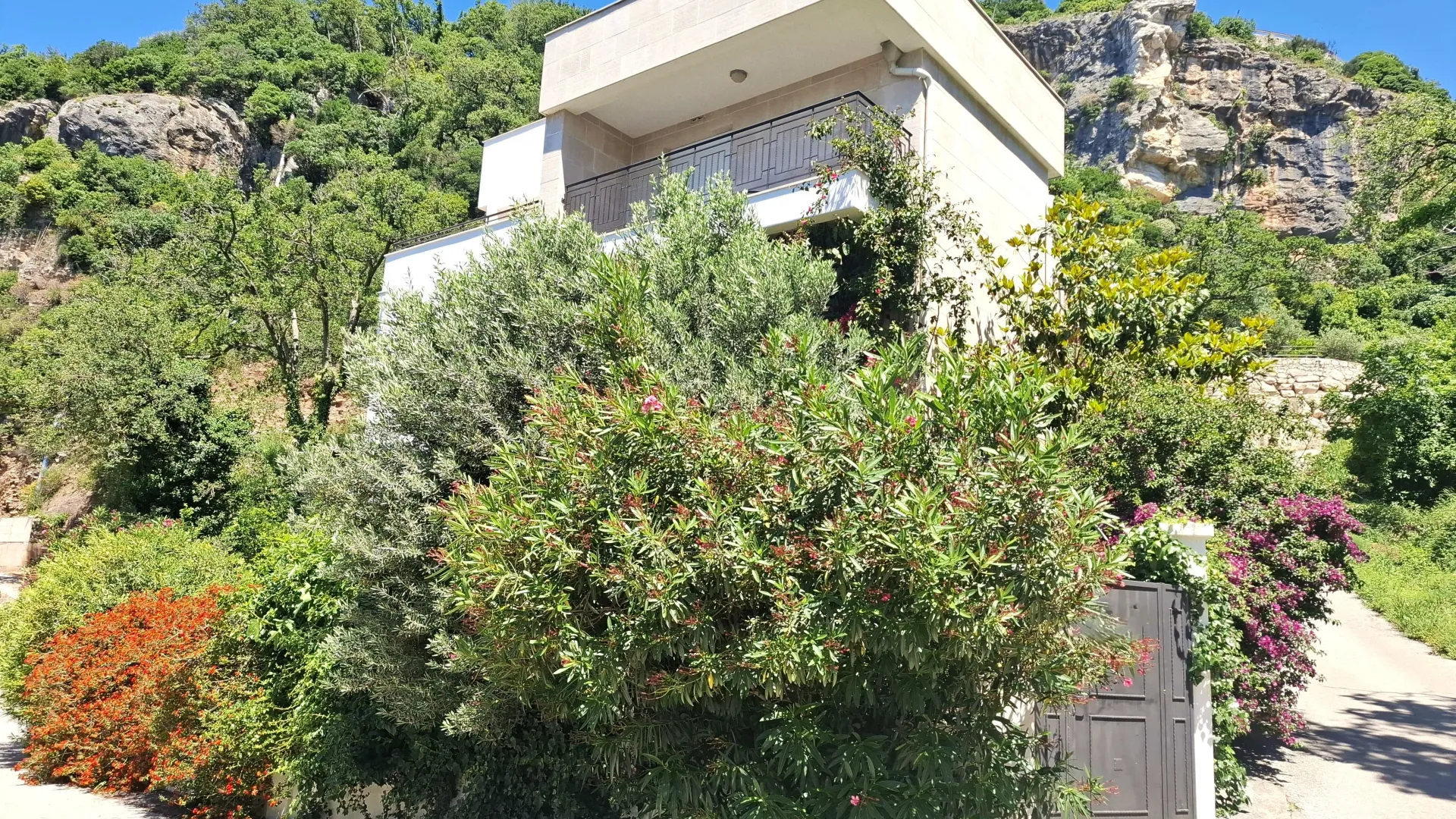 Sale, house, 380m², Perazića do, Budva