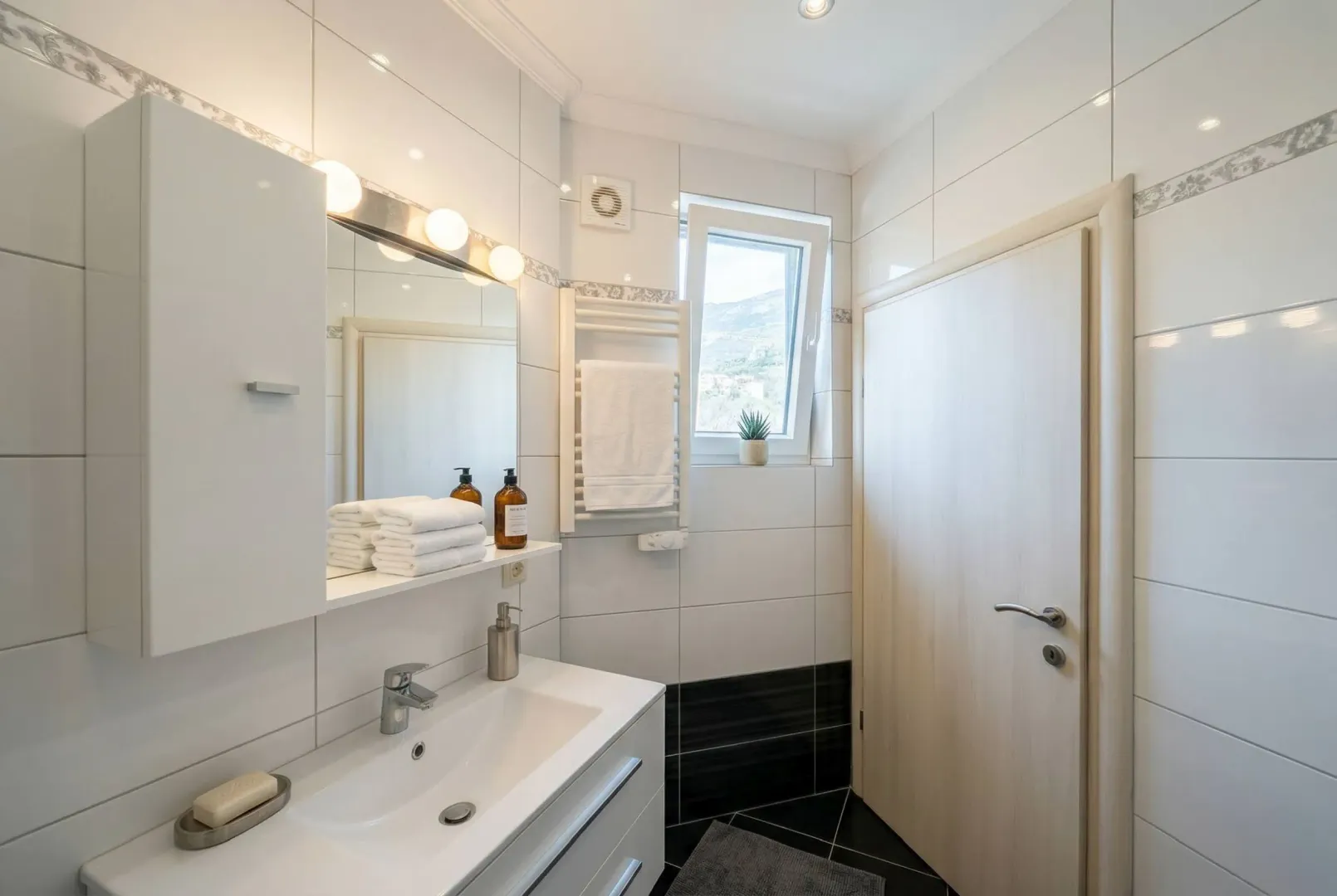 Prodaja, trosoban stan, 65m², Bečići, Budva