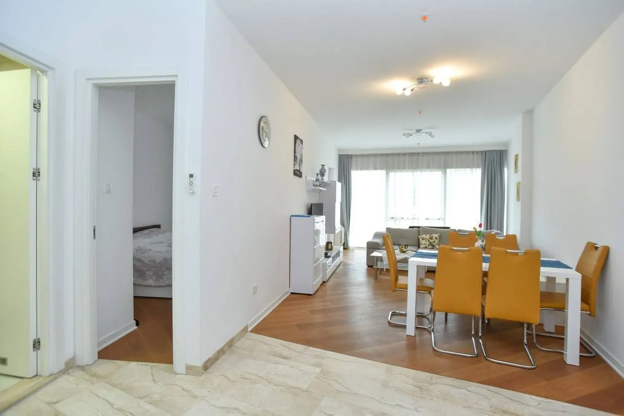 Rent, one bedroom apartment, 64m², Tre Canne, Budva