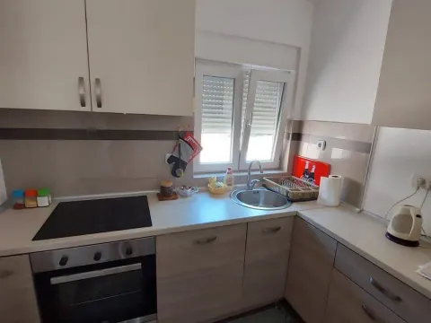 Izdavanje, dvosoban stan, 60m², Tivat, Crna Gora - image 3