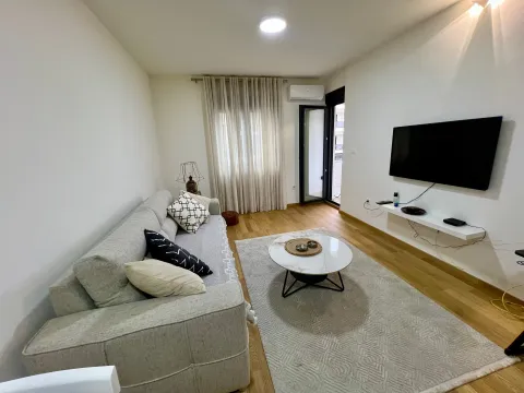 Izdavanje, jednosoban stan, 47m², City Kvart, Podgorica - image 4