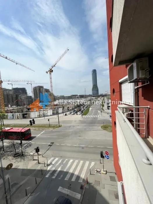 Izdavanje, četvorosoban stan, 80m², Savski Venac, Beograd