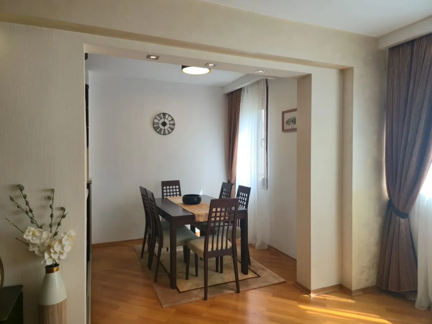 Izdavanje, dvosoban stan, 72m², Blok 6, Podgorica