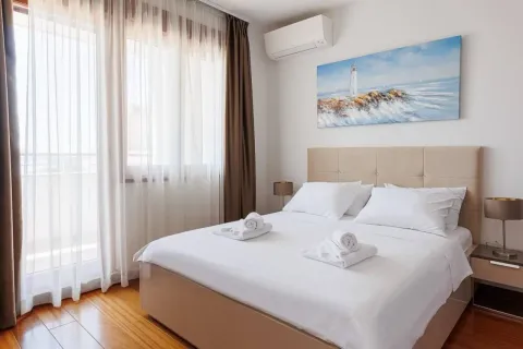 Rent, two bedroom apartment, 70m², Bečići, Budva - image 5