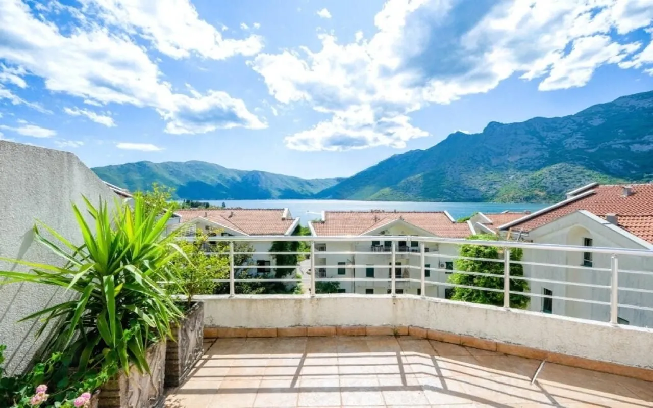 Sale, three bedroom apartment, 130m², Risan, Kotor