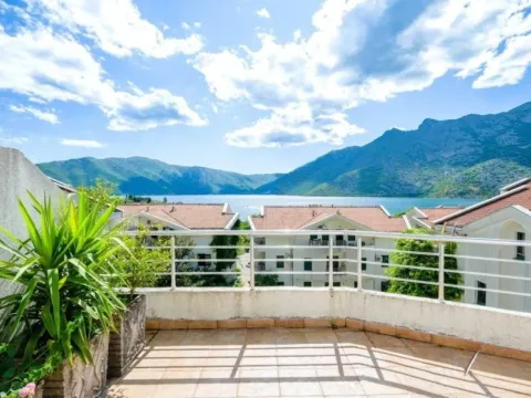 Sale, three bedroom apartment, 130m², Risan, Kotor - image 12