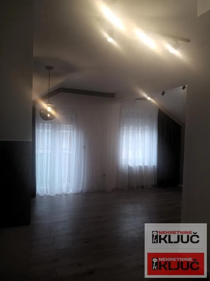 Prodaja, trosoban stan, 58m², Bulevar Oslobodjenja, Novi Sad Sve Podlokacije
