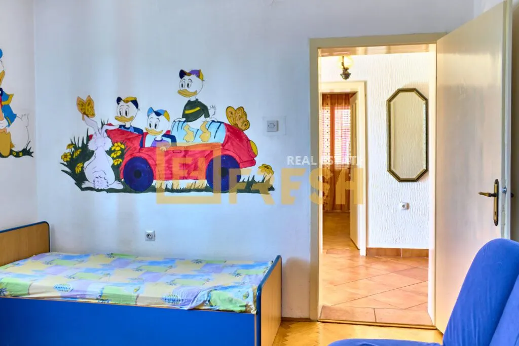 Izdavanje, dvosoban stan, 90m², Tološi, Podgorica