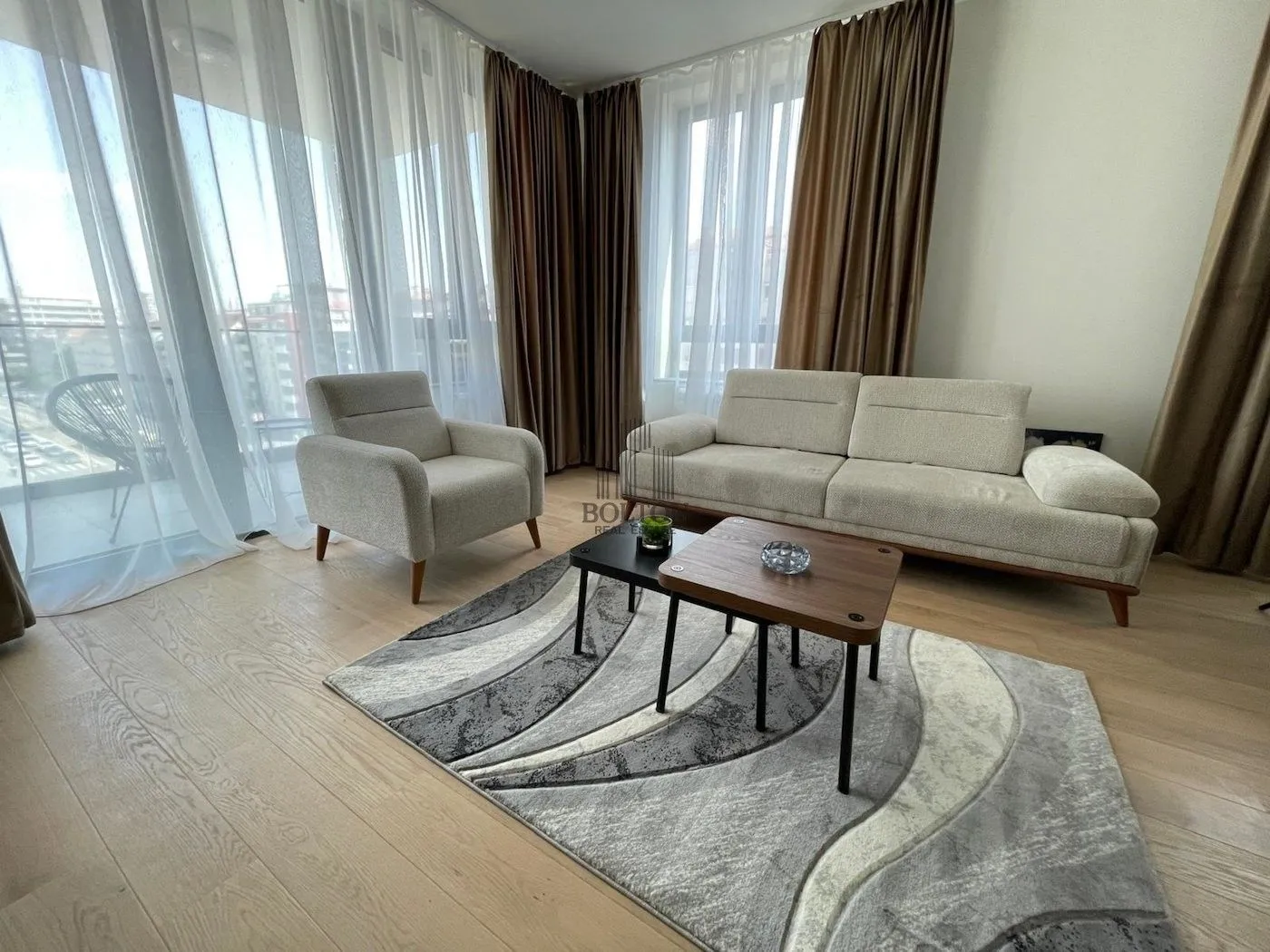 Izdavanje, trosoban stan, 89m², Savski Venac, Beograd