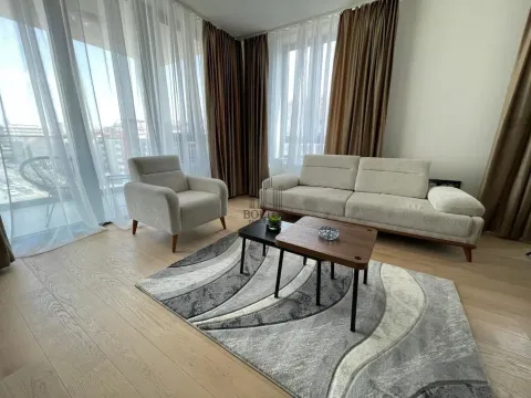 Izdavanje, trosoban stan, 89m², Savski Venac, Beograd