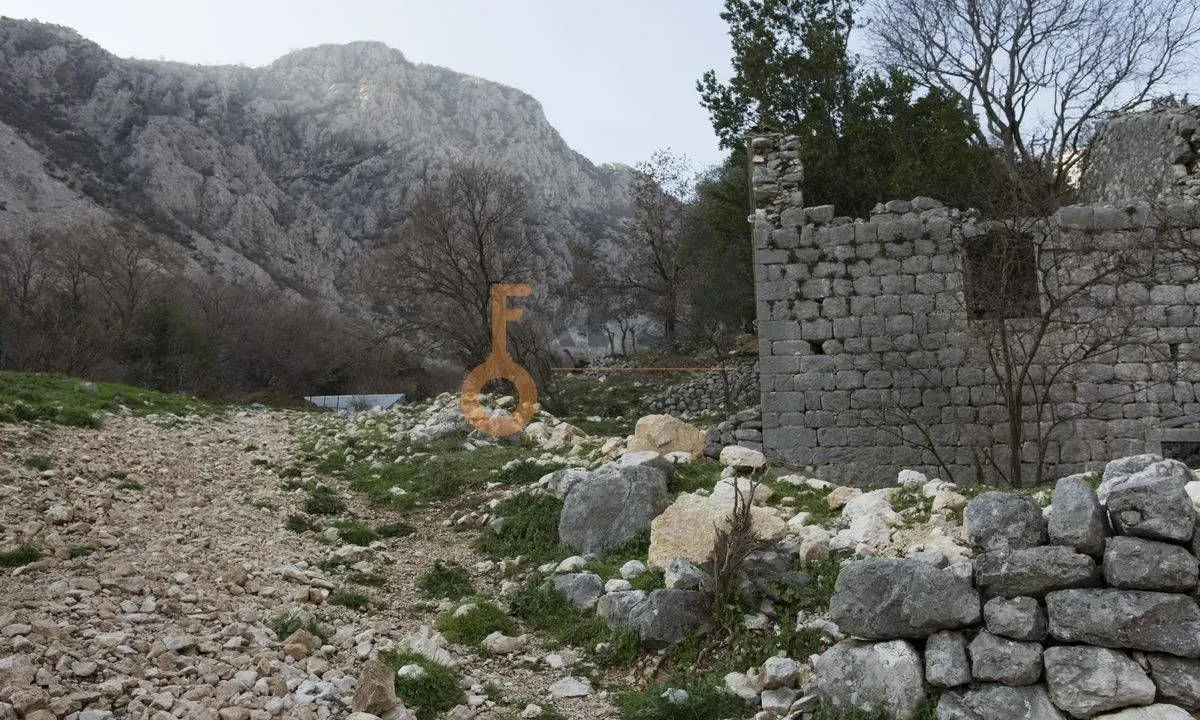 Prodaja, plac, 9700m², Kotor, Crna Gora