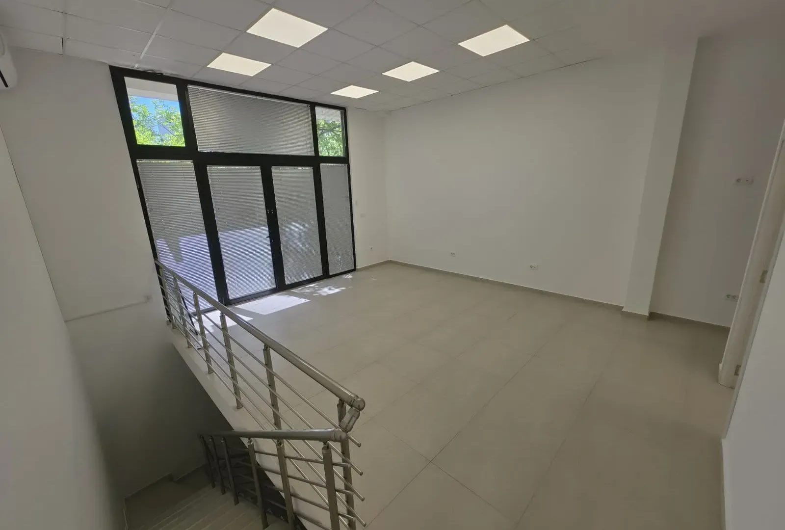 Rent, office space, 110m², Blok 6, Podgorica