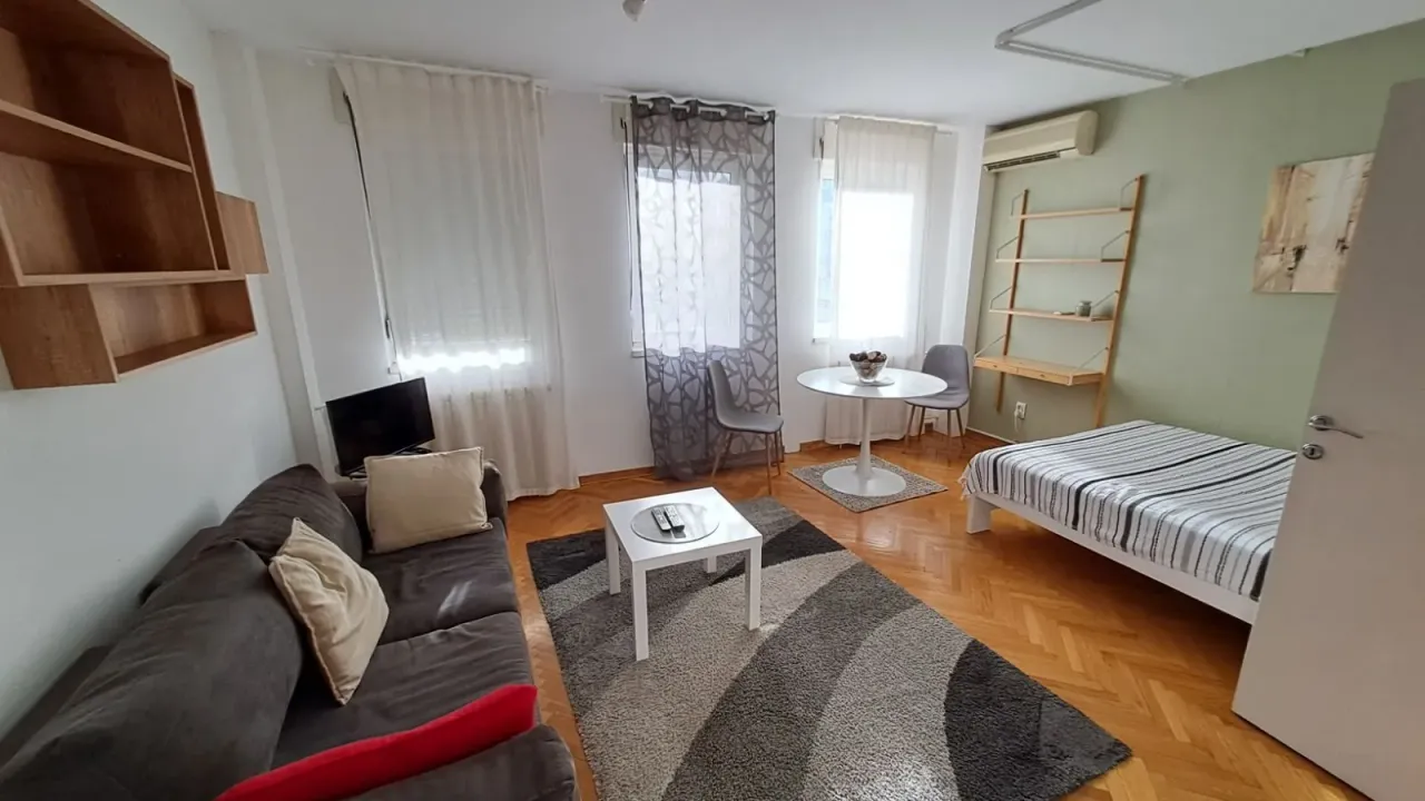 Rent, one bedroom apartment, 33m², Novi Beograd Sve Podlokacije, Beograd