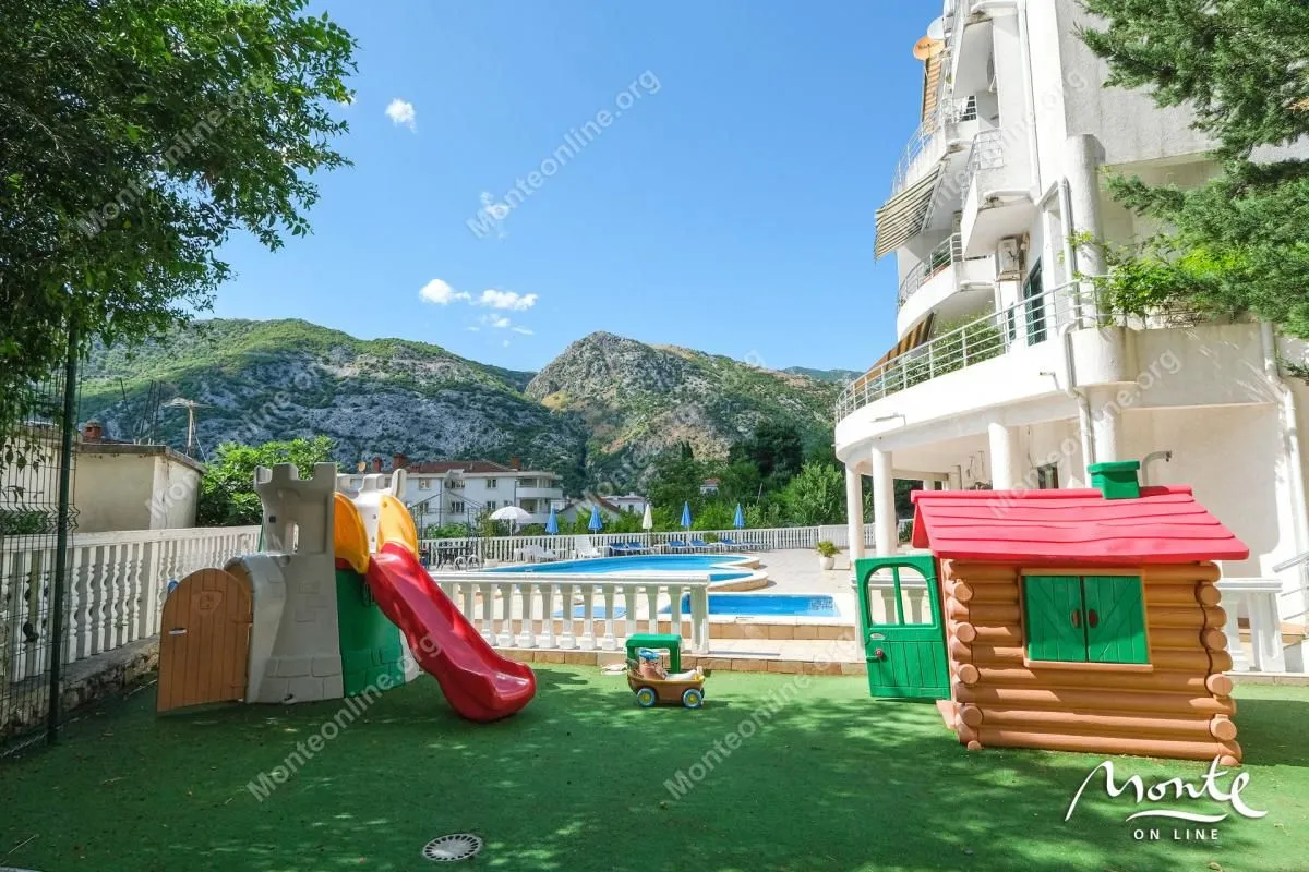 Prodaja, trosoban stan, 130m², Risan, Kotor