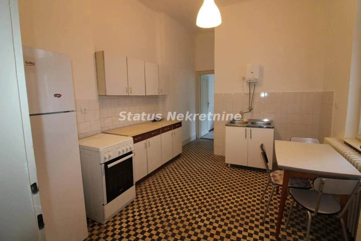 Izdavanje, trosoban stan, 80m², Centar, Novi Sad
