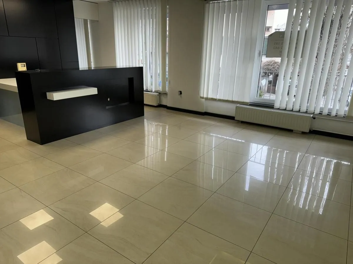Izdavanje, poslovni prostor, 300m², Cvetkova Pijaca, Zvezdara Sve Podlokacije
