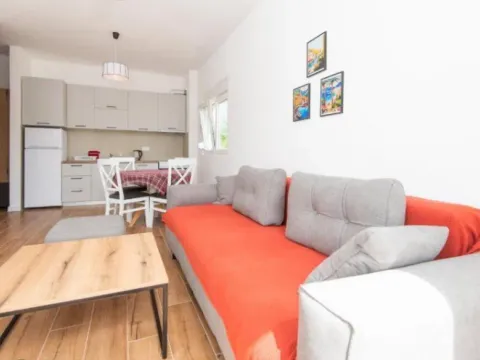 Izdavanje, jednosoban stan, 36m², Radanovići, Kotor - image 9