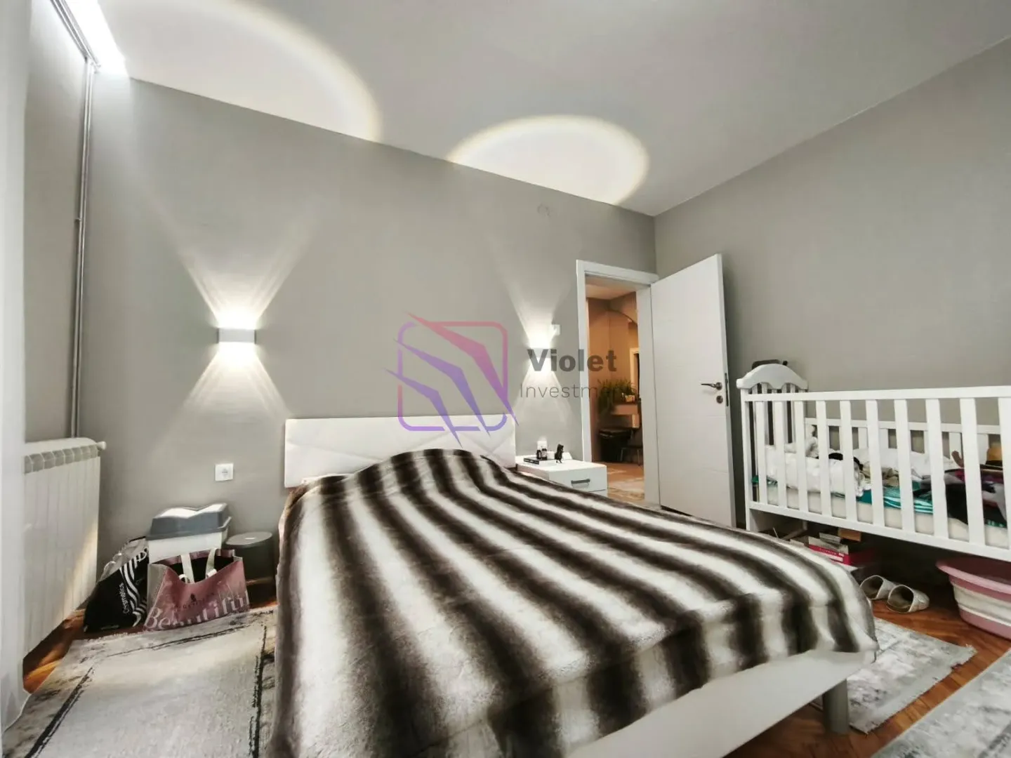 Bedroom with a double bed and a baby cot.
