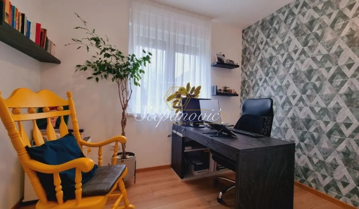 Prodaja, četvorosoban stan, 100m², Adice, Novi Sad Sve Podlokacije