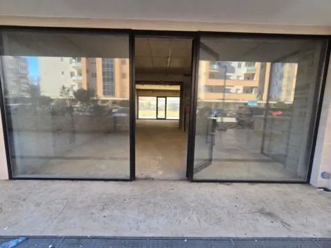 Izdavanje, poslovni prostor, 100m², City Kej, Podgorica - image 10