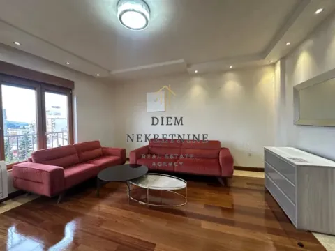 Izdavanje, četvorosoban stan, 130m², Centar, Podgorica - image 9