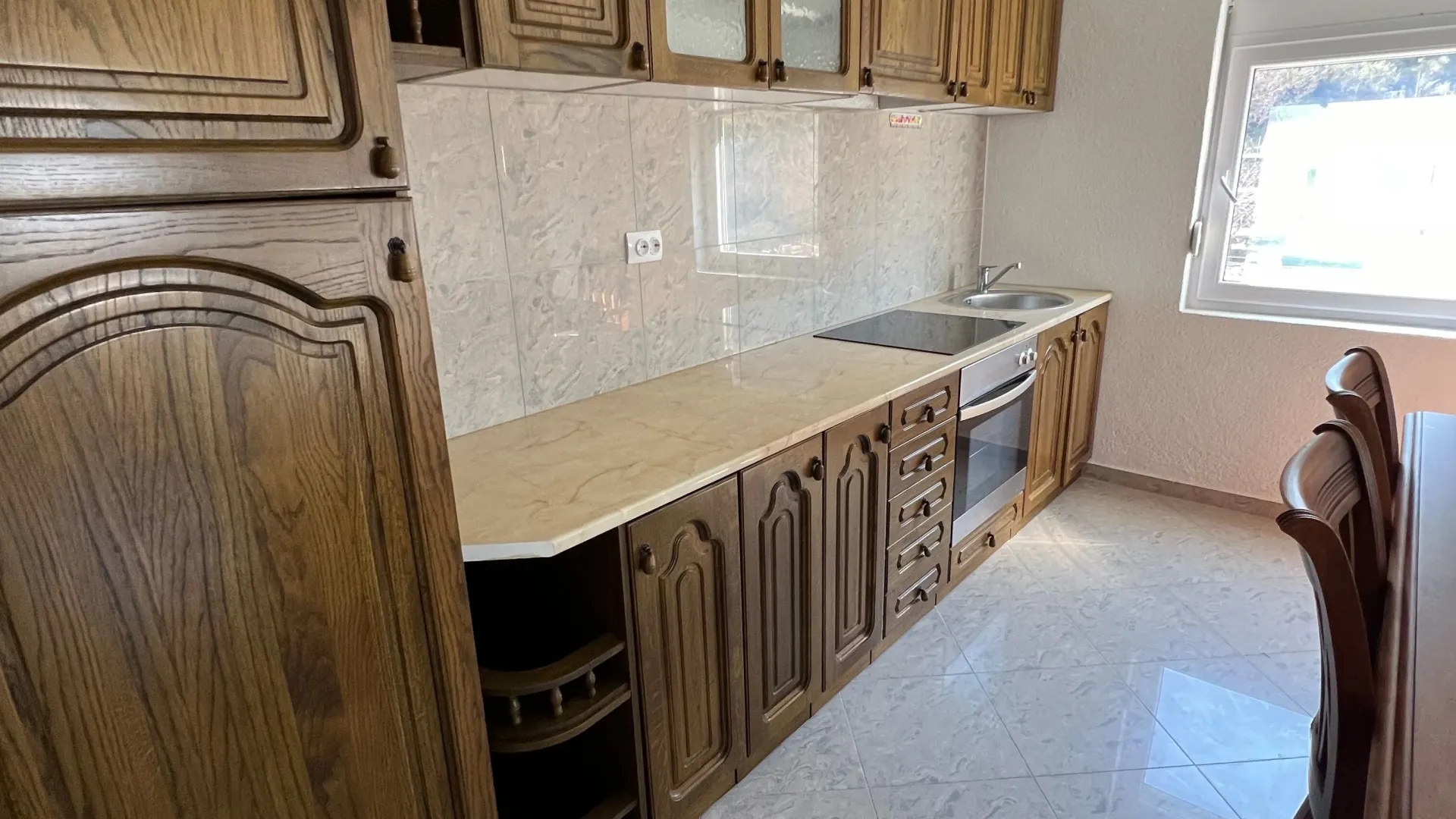 Izdavanje, dvosoban stan, 90m², Tomba, Bar