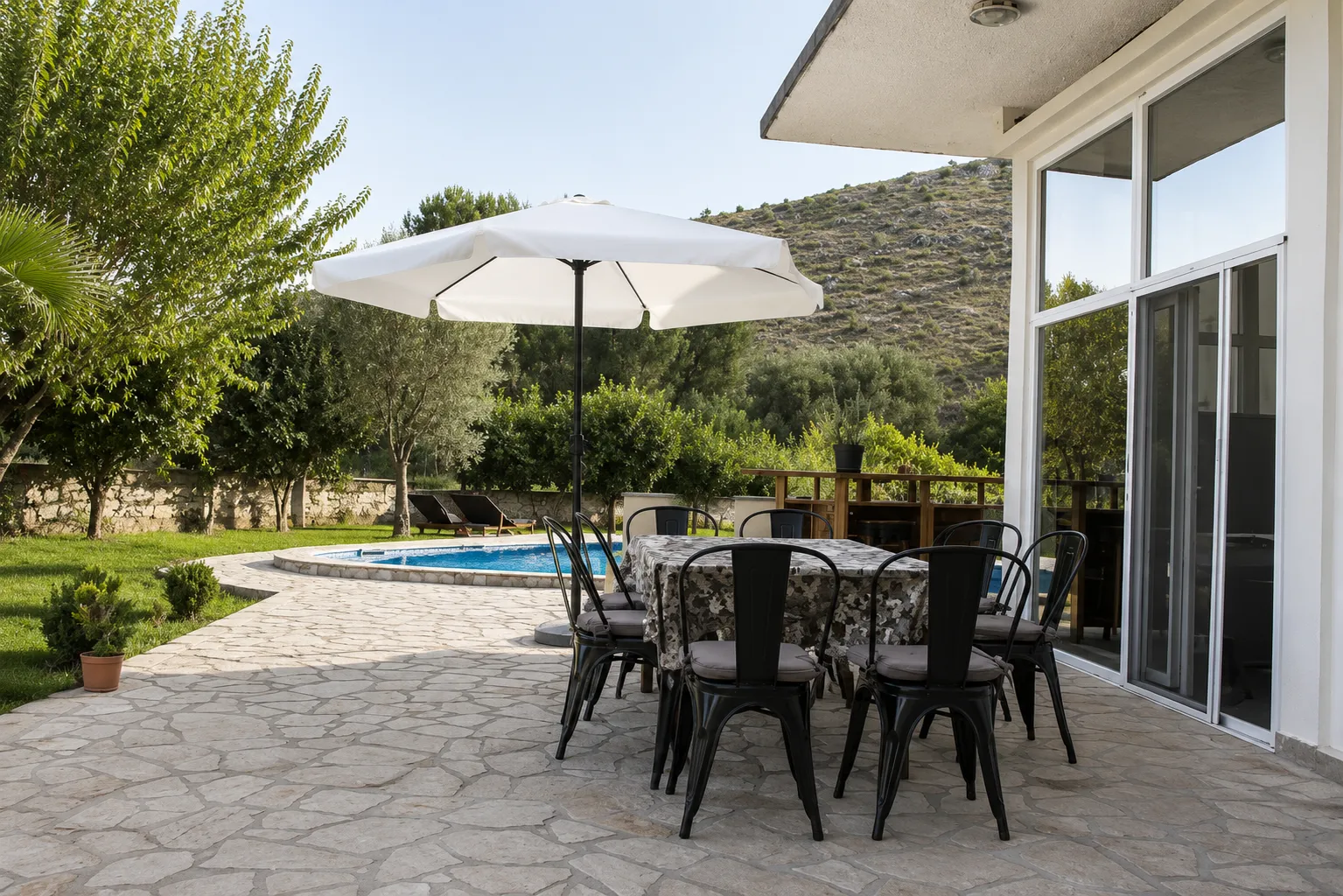 Izdavanje, kuća, 250m², Tološi, Podgorica