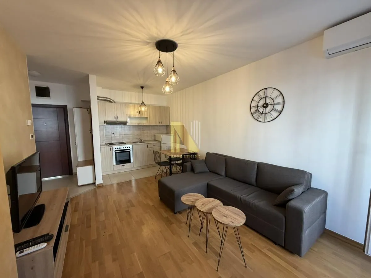 Izdavanje, jednosoban stan, 38m², Sajmište, Novi Sad