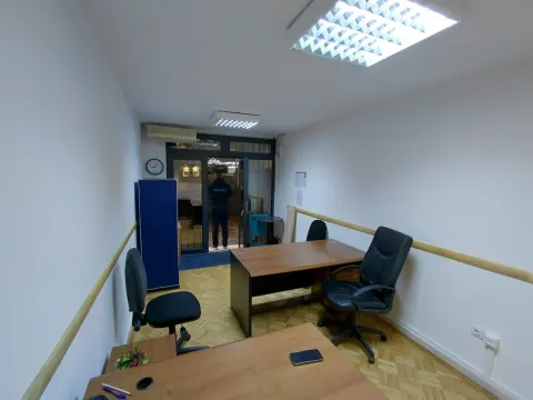 Rent, office space, 19m², Blok 6, Podgorica - image 2