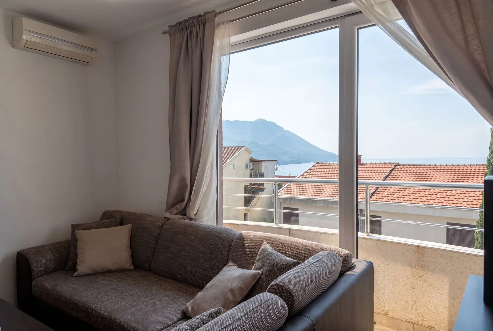 Rent, two bedroom apartment, 57m², Bečići, Budva