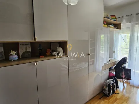 Sale, two bedroom apartment, 75m², City Kvart, Podgorica - image 9