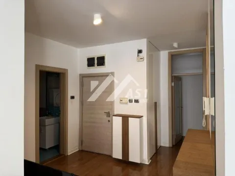 Izdavanje, četvorosoban stan, 136m², Centar, Novi Sad - image 4