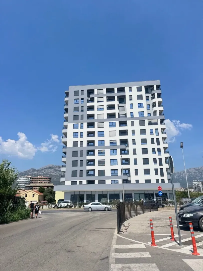 Rent, one bedroom apartment, 49m², Centar, Bar