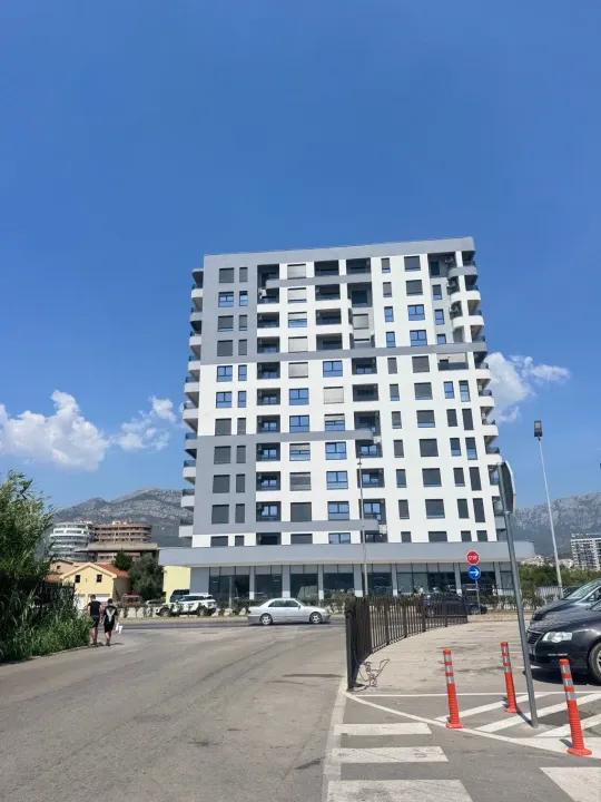 Rent, one bedroom apartment, 49m², Centar, Bar