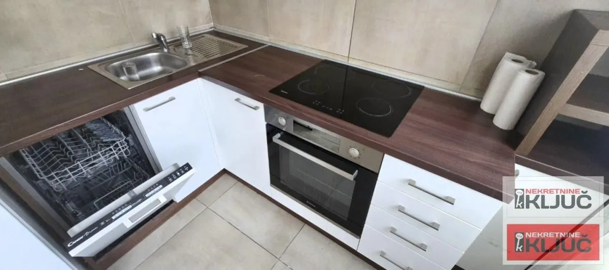 Izdavanje, dvosoban stan, 56m², Bulevar Oslobodjenja, Novi Sad Sve Podlokacije